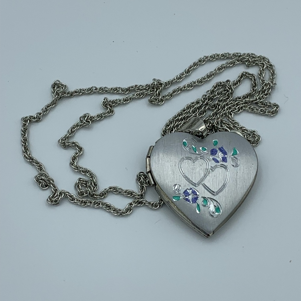 Large Flower Locket - Picture 2 of 4